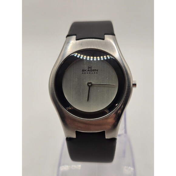 Skagen 235LSR 27mm Silver Stainless Steel Ladies' Watch Rubber Strap. - Picture 2 of 8